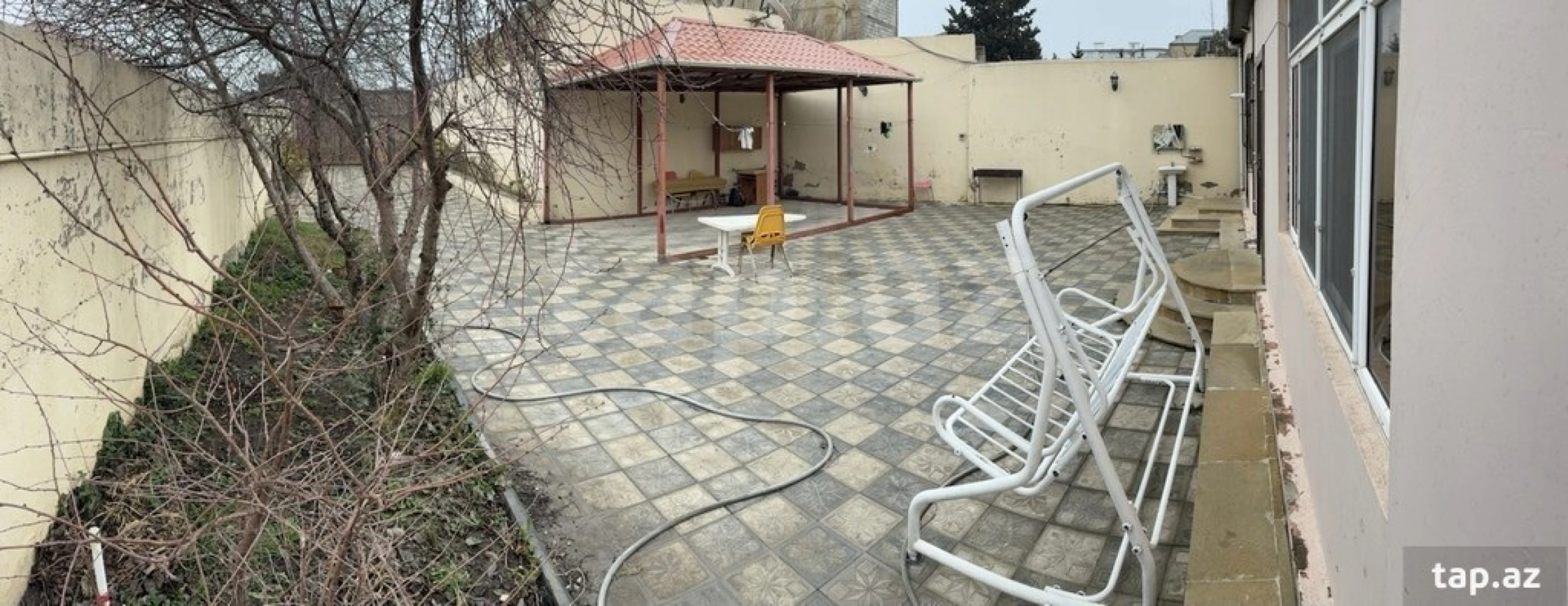 Satılır 8 otaqlı həyət evi