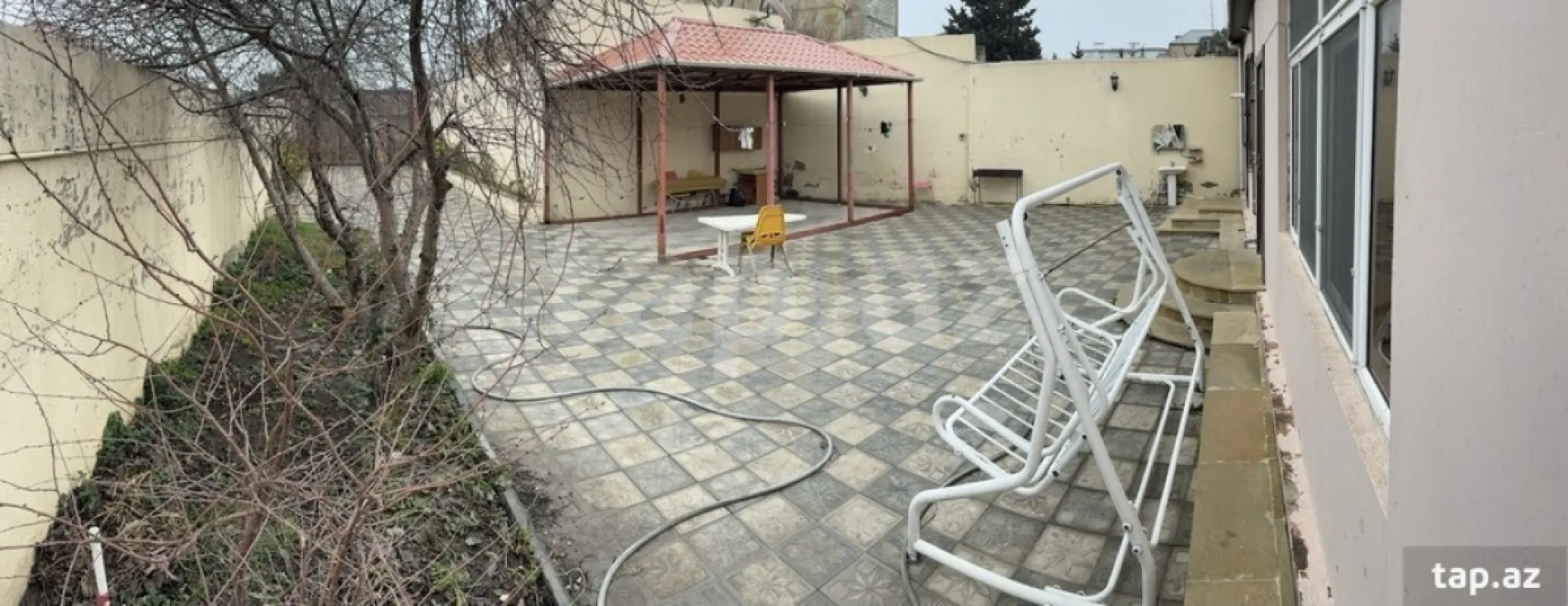 Satılır 8 otaqlı həyət evi