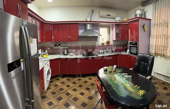 Satılır 8 otaqlı həyət evi