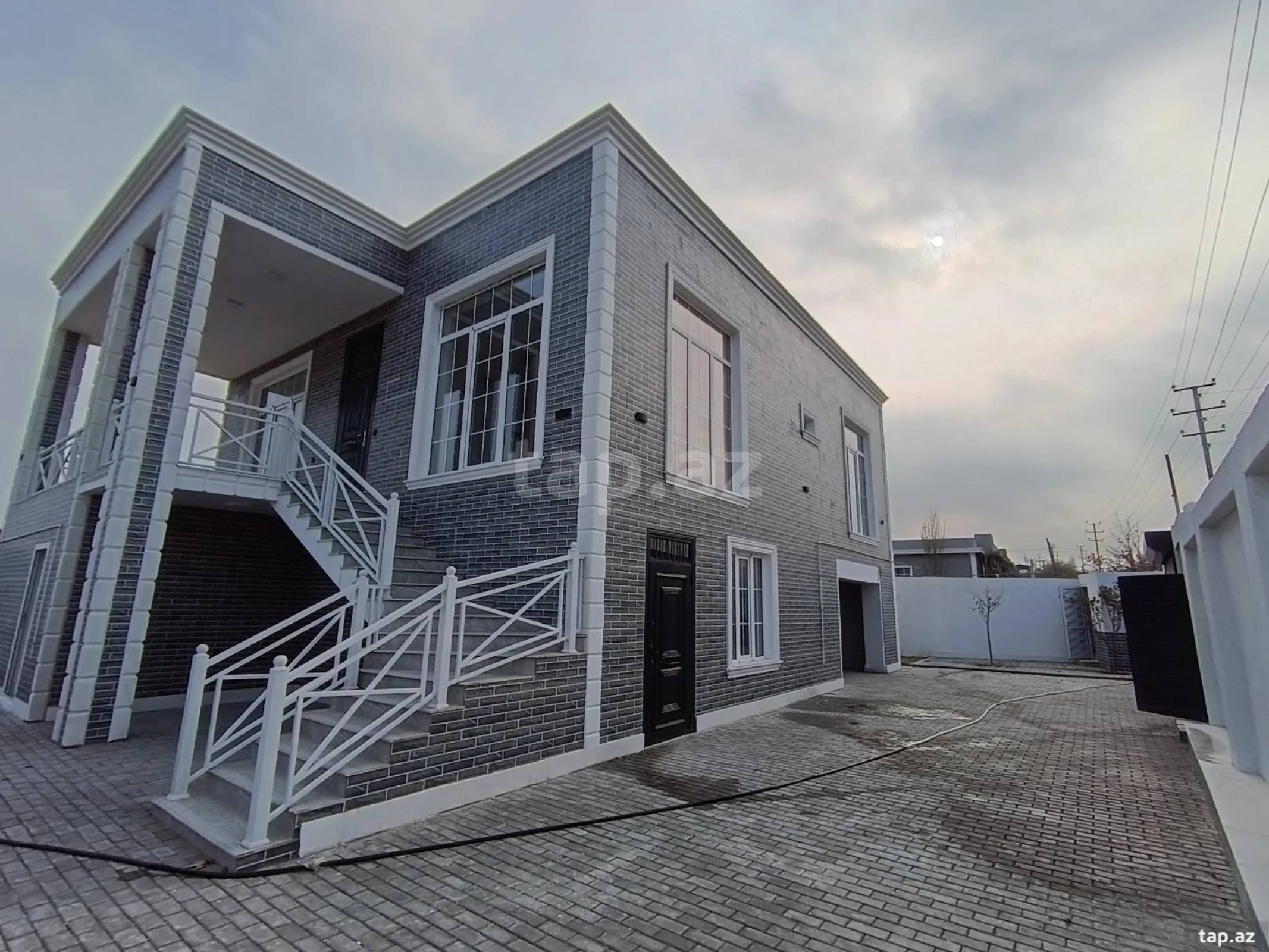 Satılır 6 otaqlı həyət evi