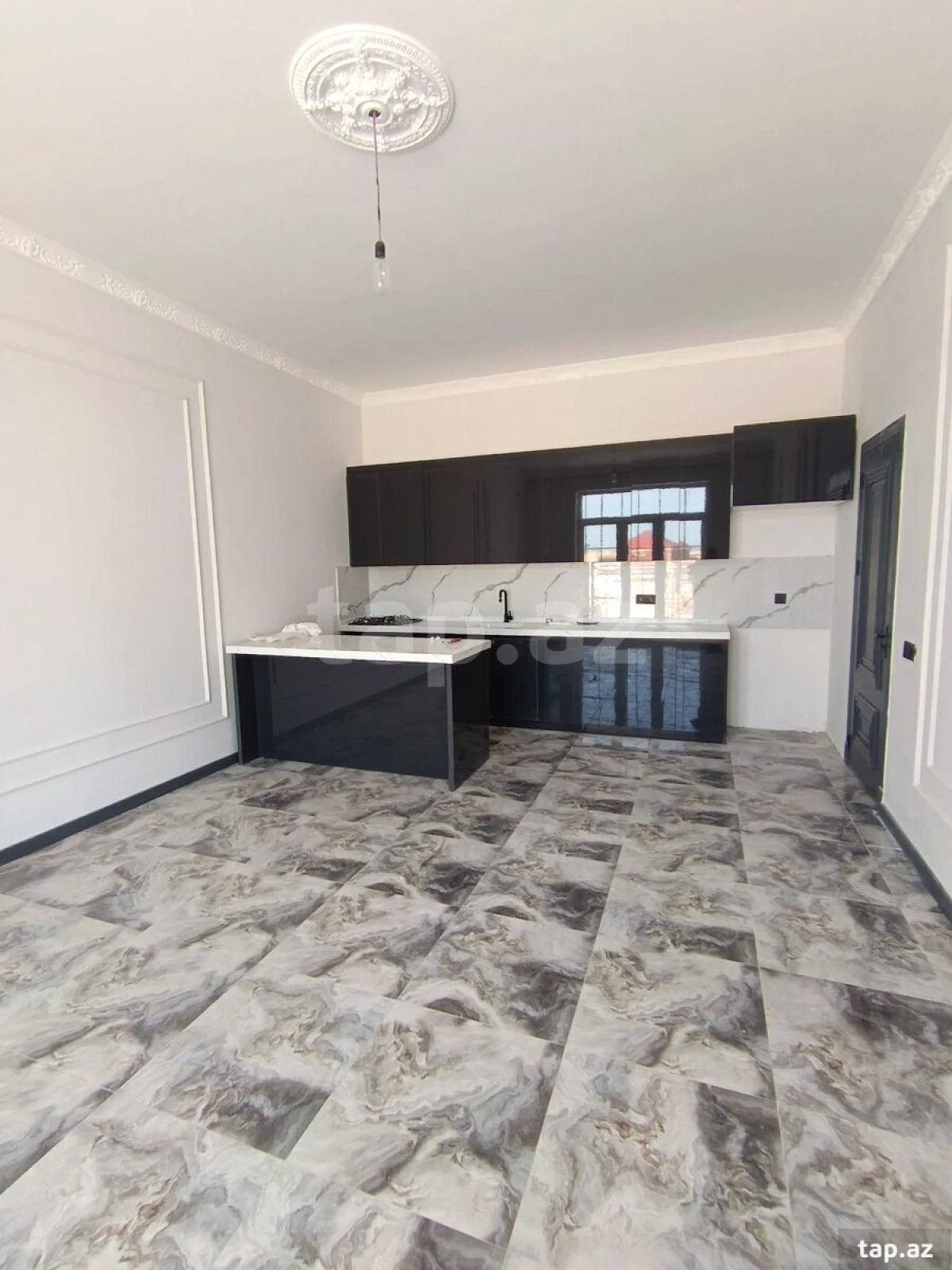 Satılır 6 otaqlı həyət evi