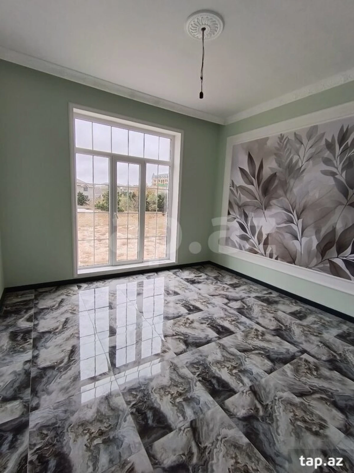 Satılır 6 otaqlı həyət evi