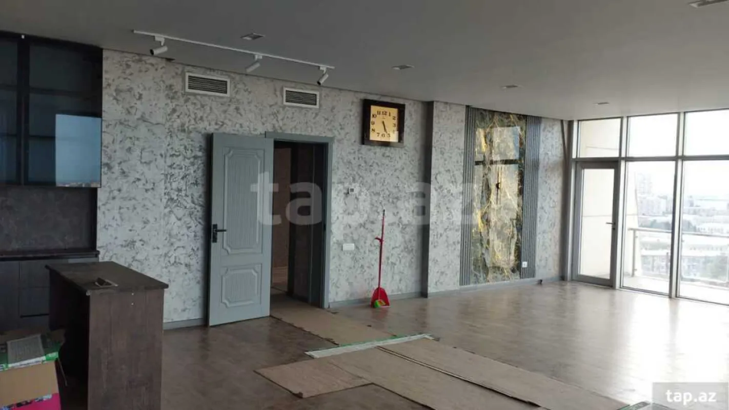 Kirayə verilir 3 otaqlı yeni tikili 150 m²