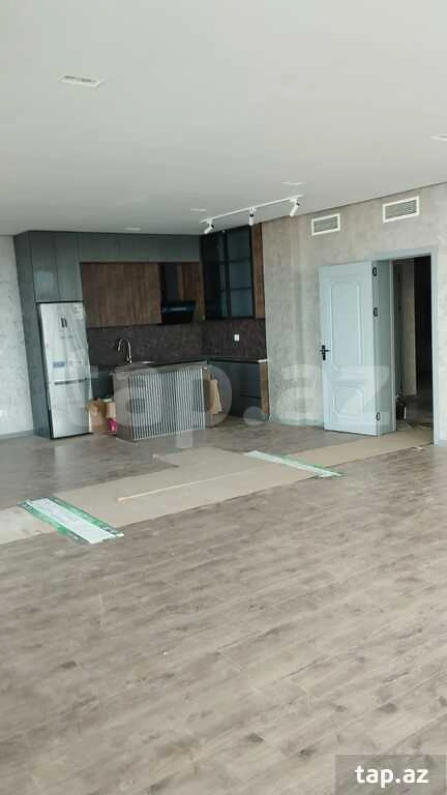 Kirayə verilir 3 otaqlı yeni tikili 150 m²