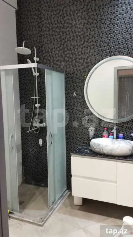 Kirayə verilir 3 otaqlı yeni tikili 150 m²