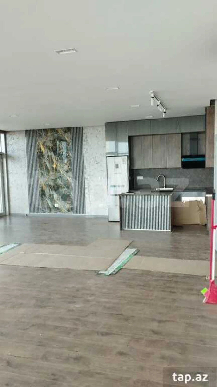 Kirayə verilir 3 otaqlı yeni tikili 150 m²