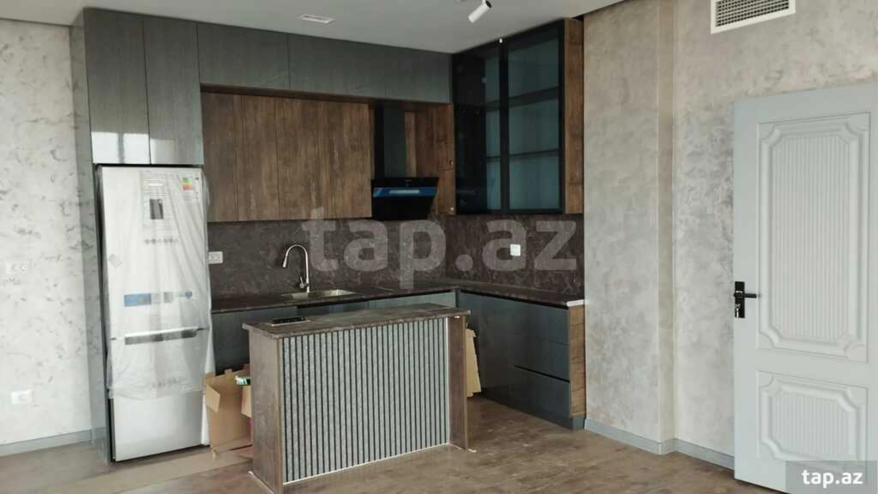 Kirayə verilir 3 otaqlı yeni tikili 150 m²