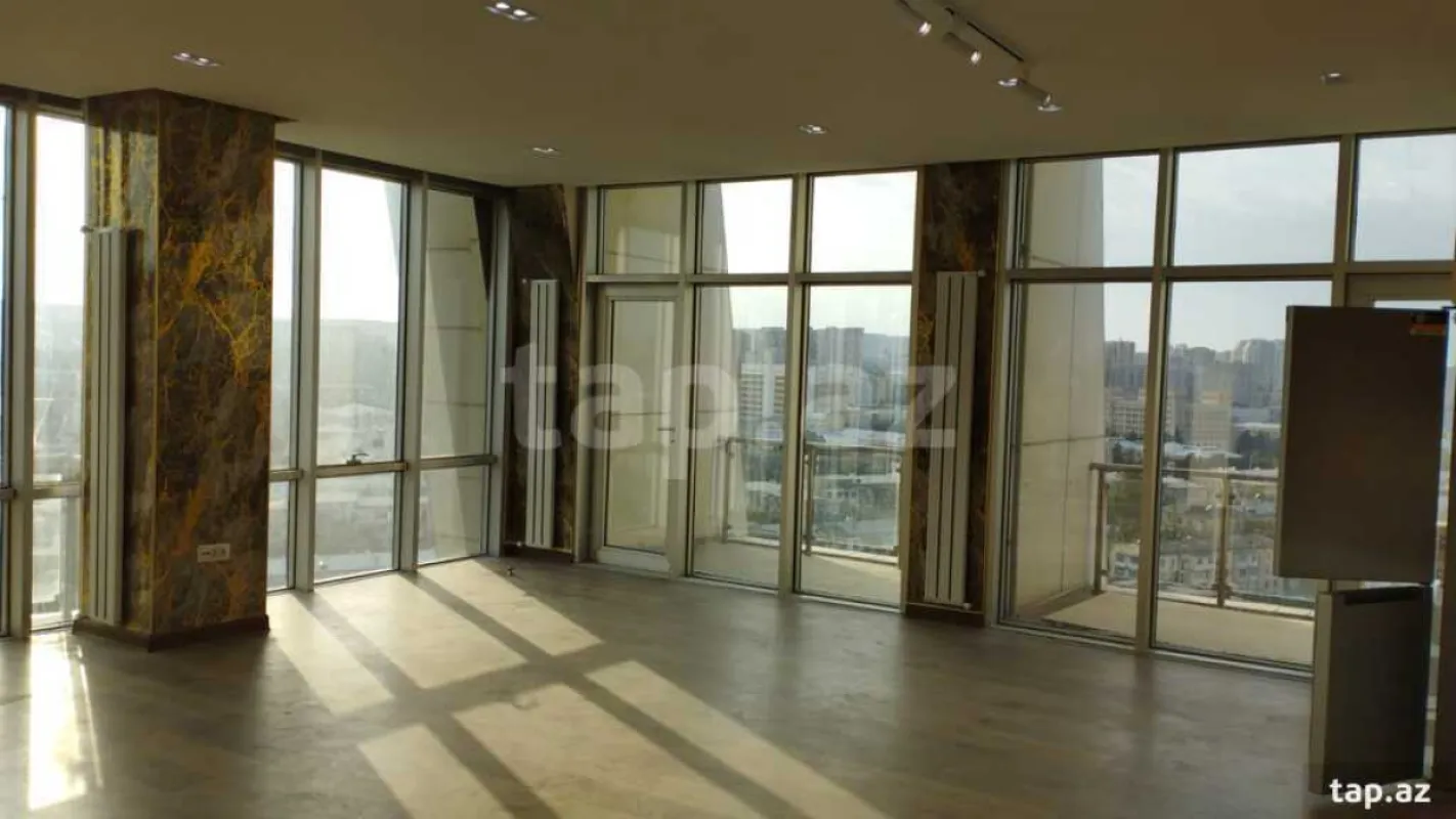 Kirayə verilir 3 otaqlı yeni tikili 150 m²
