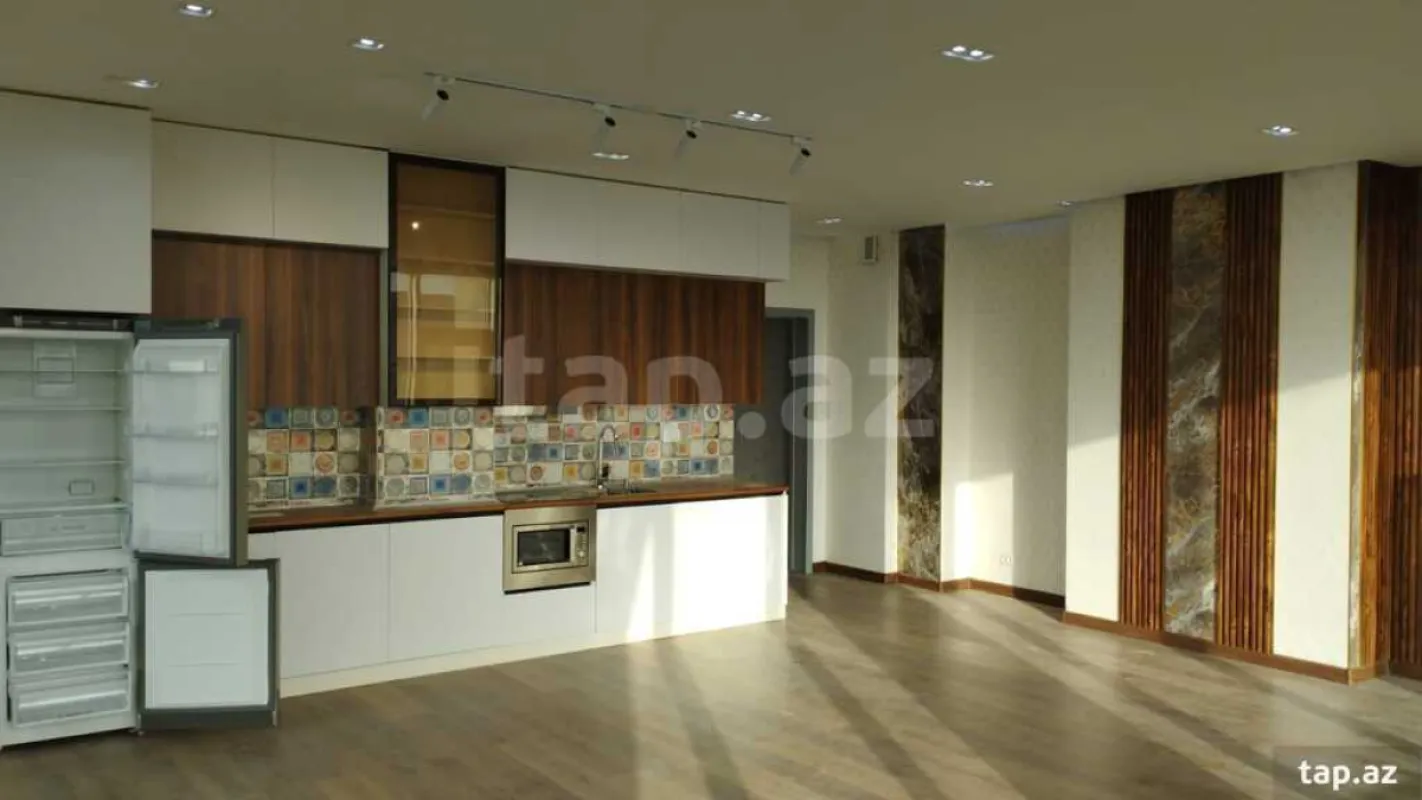 Kirayə verilir 3 otaqlı yeni tikili 150 m²