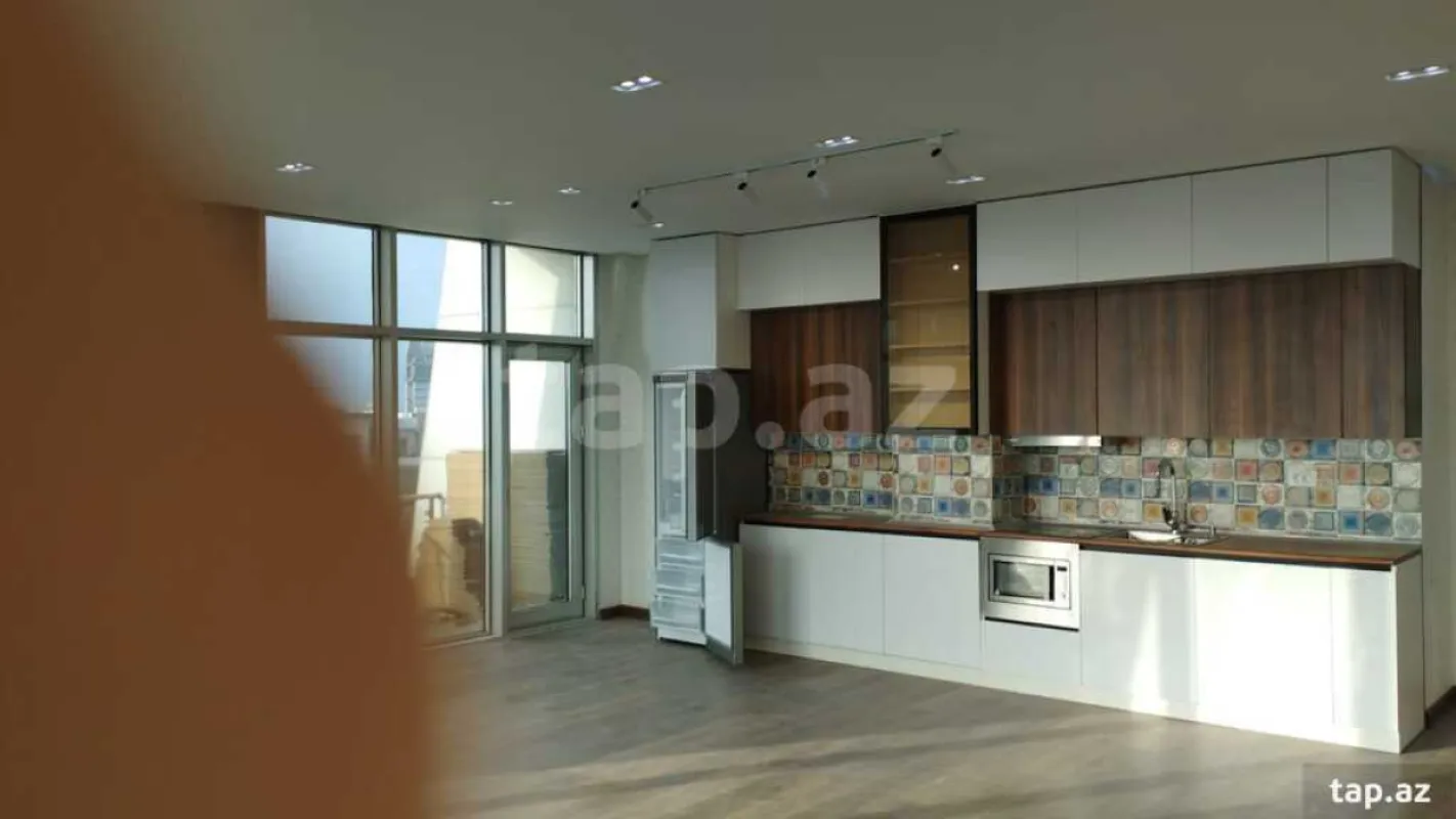 Kirayə verilir 3 otaqlı yeni tikili 150 m²