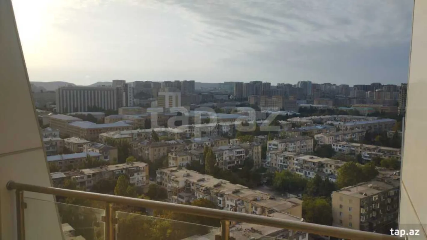 Kirayə verilir 3 otaqlı yeni tikili 150 m²