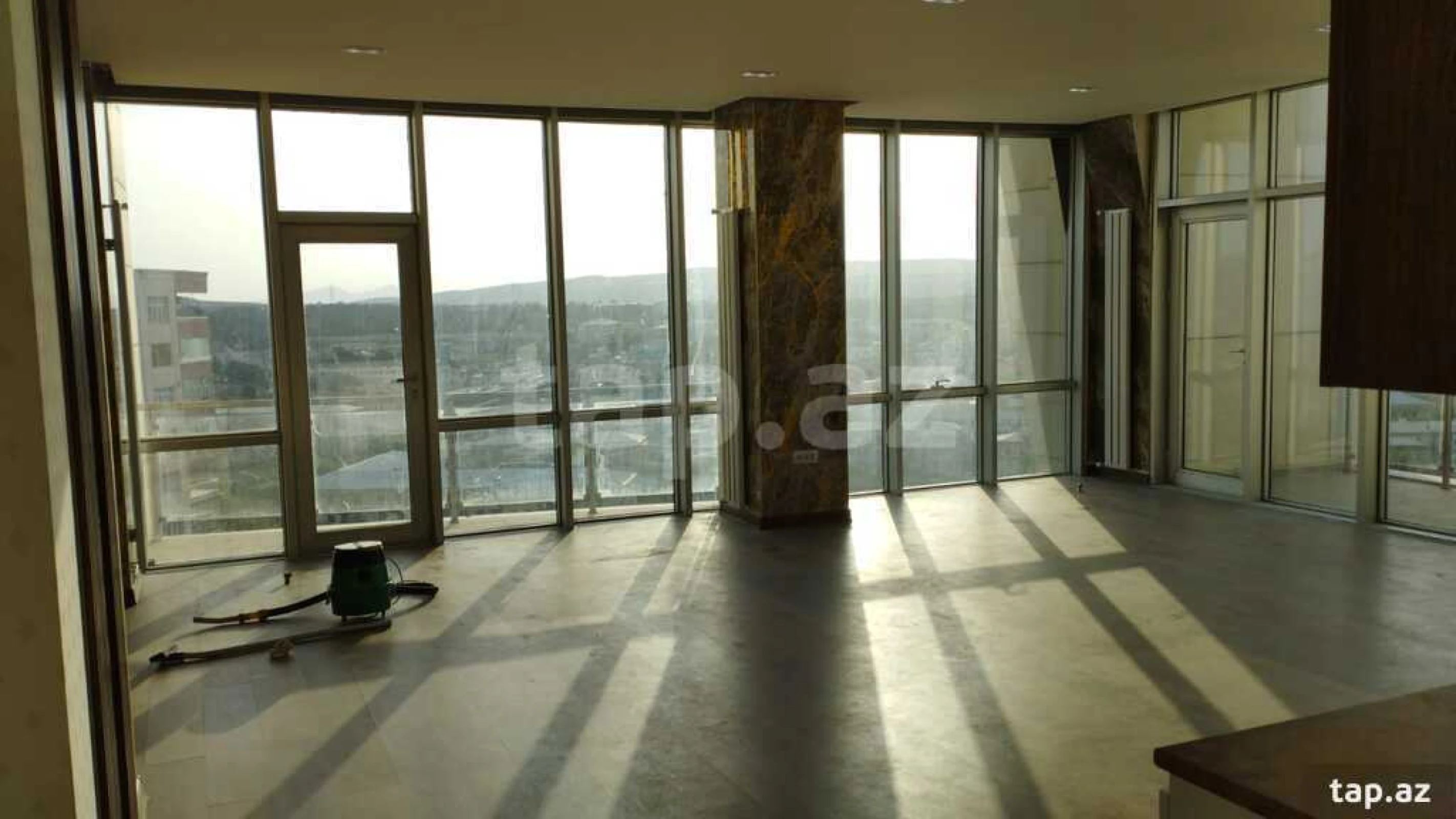 Kirayə verilir 3 otaqlı yeni tikili 150 m²