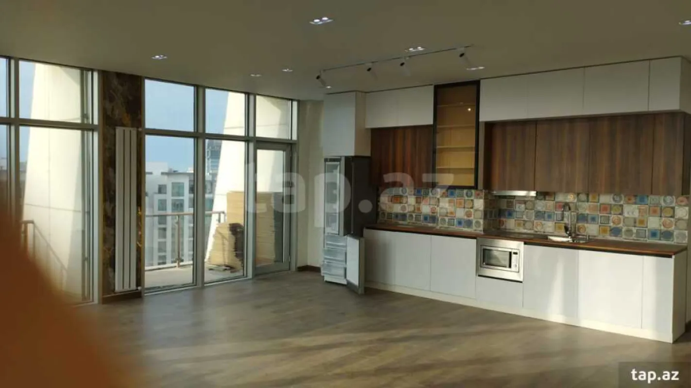 Kirayə verilir 3 otaqlı yeni tikili 150 m²