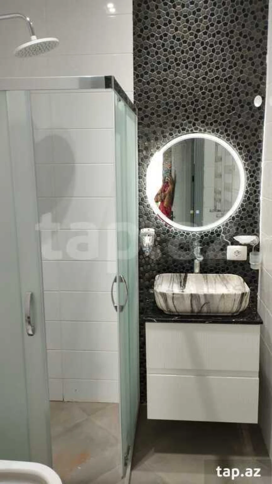 Kirayə verilir 3 otaqlı yeni tikili 150 m²