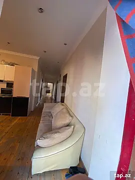 Satılır 8 otaqlı həyət evi