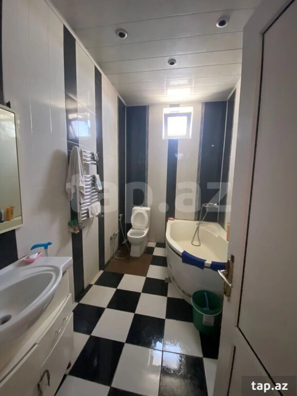 Satılır 8 otaqlı həyət evi