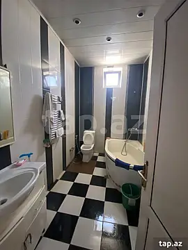 Satılır 8 otaqlı həyət evi