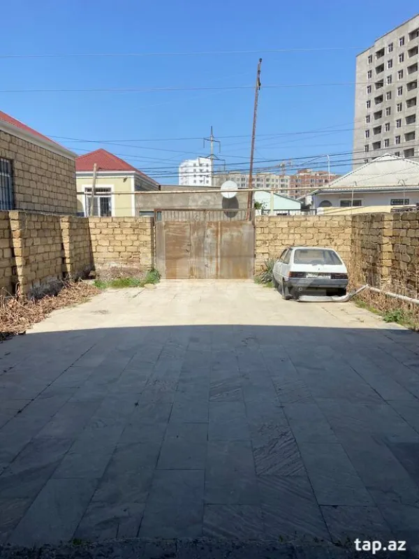 Satılır 8 otaqlı həyət evi