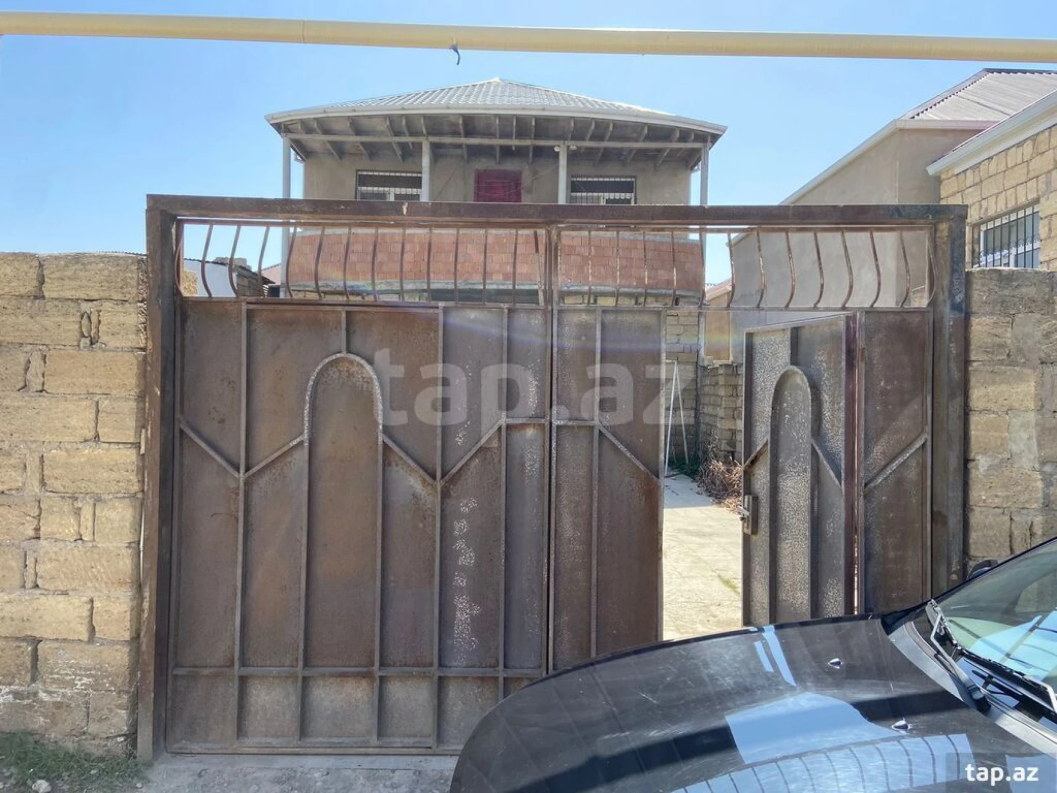 Satılır 8 otaqlı həyət evi