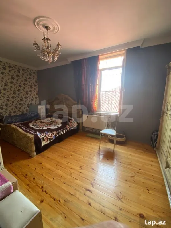 Satılır 8 otaqlı həyət evi