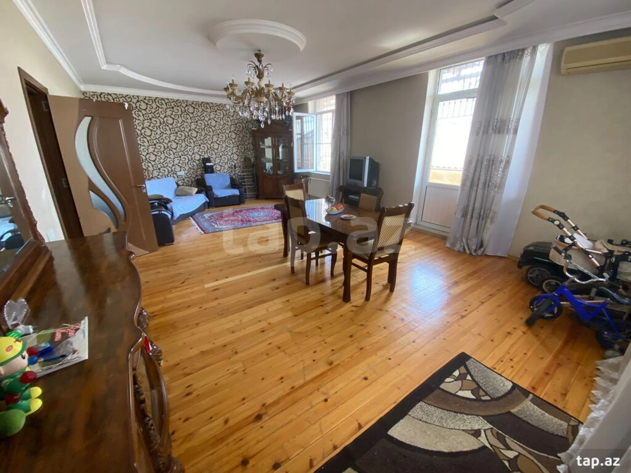 Satılır 8 otaqlı həyət evi