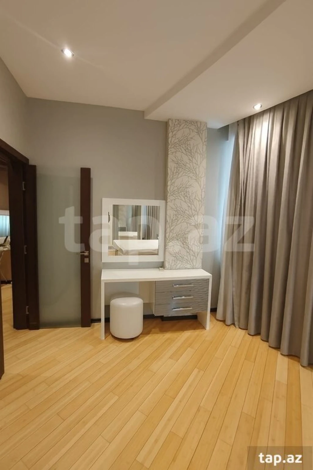 Kirayə verilir 3 otaqlı yeni tikili 115 m²