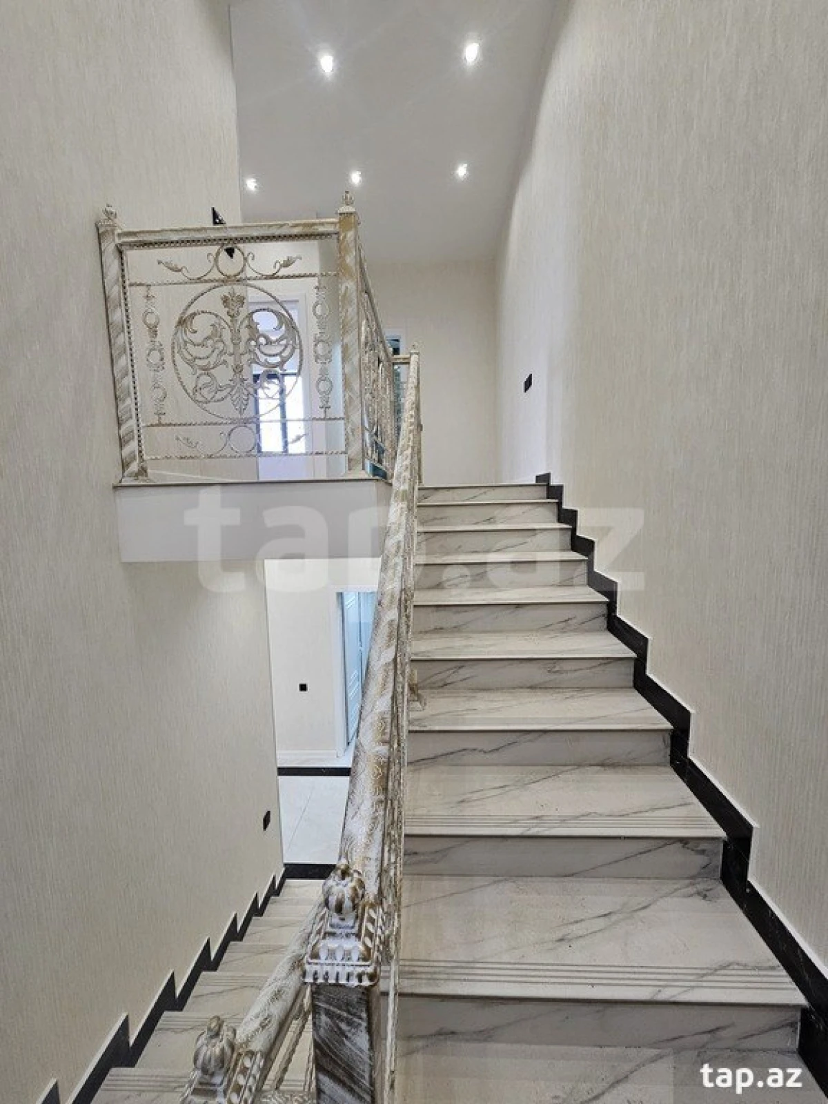 Satılır 5 otaqlı həyət evi