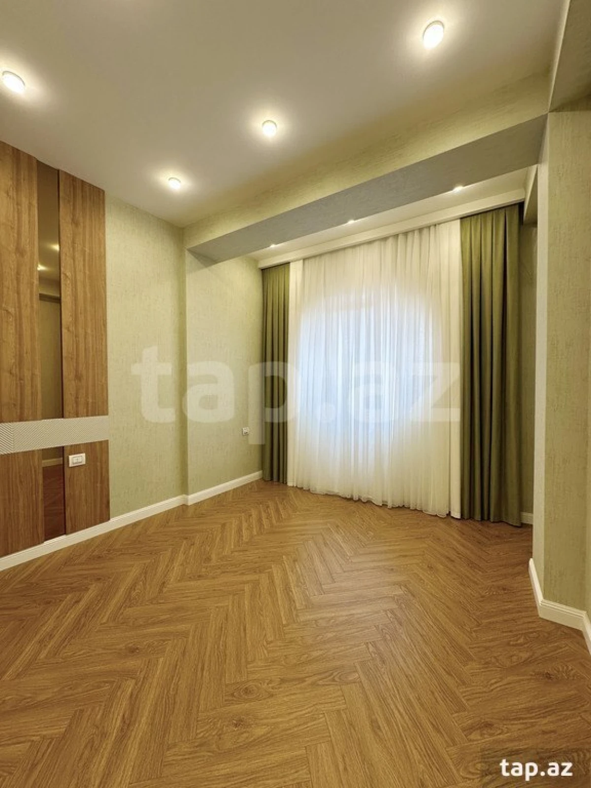 Satılır 3 otaqlı yeni tikili 120 m²
