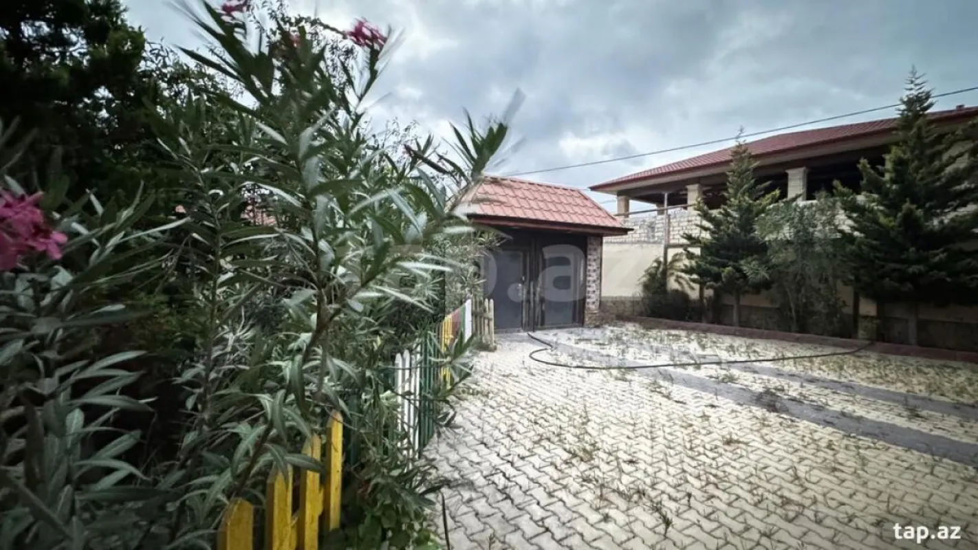 Satılır 6 otaqlı həyət evi 250 m²