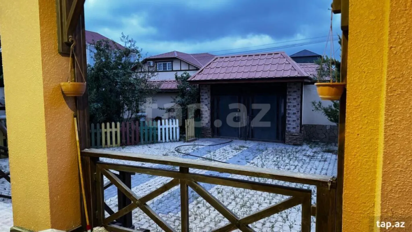 Satılır 6 otaqlı həyət evi 250 m²