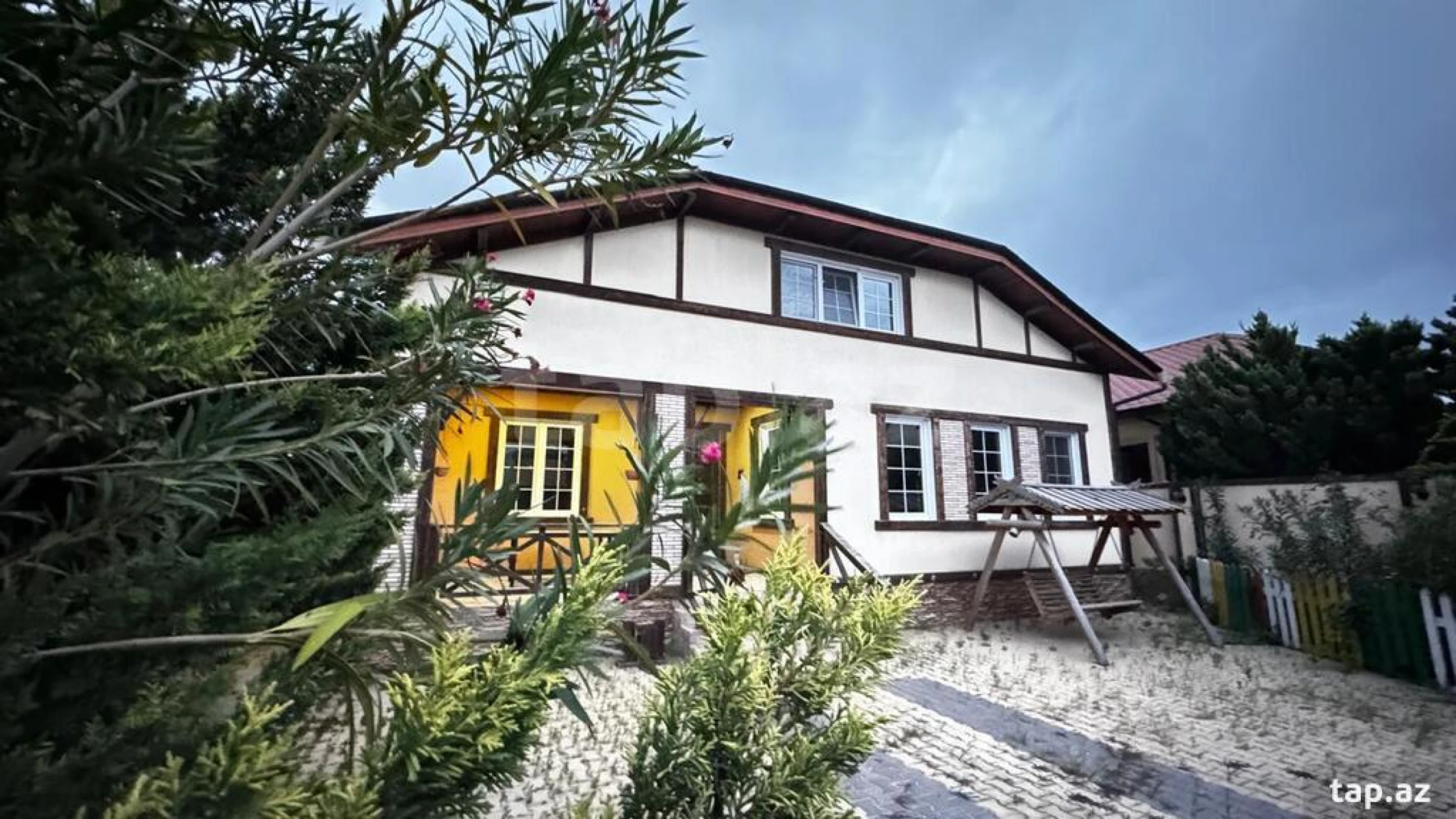 Satılır 6 otaqlı həyət evi 250 m²