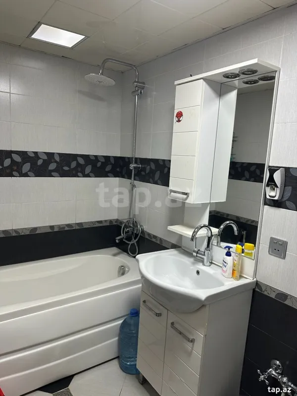 Kirayə verilir 3 otaqlı yeni tikili 70 m²