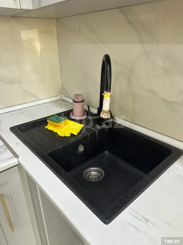 Kirayə verilir 3 otaqlı yeni tikili 70 m²