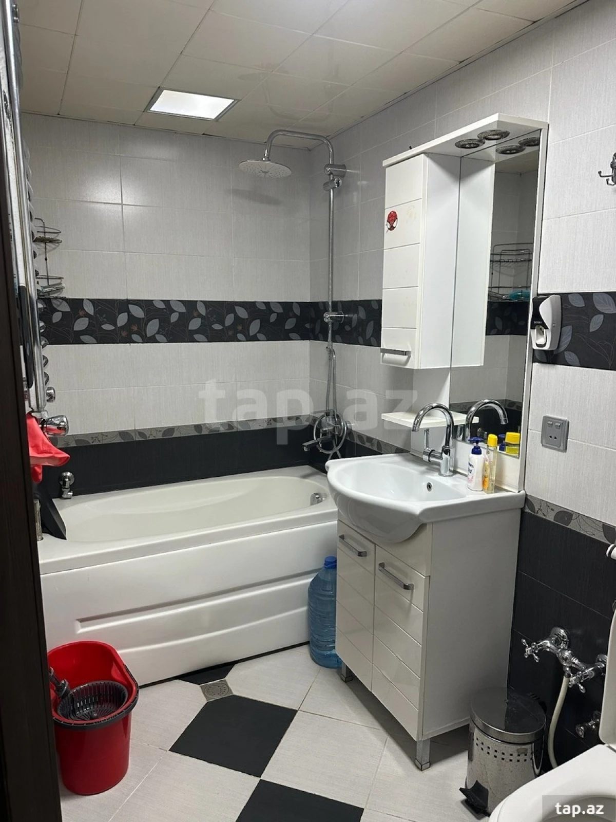 Kirayə verilir 3 otaqlı yeni tikili 70 m²