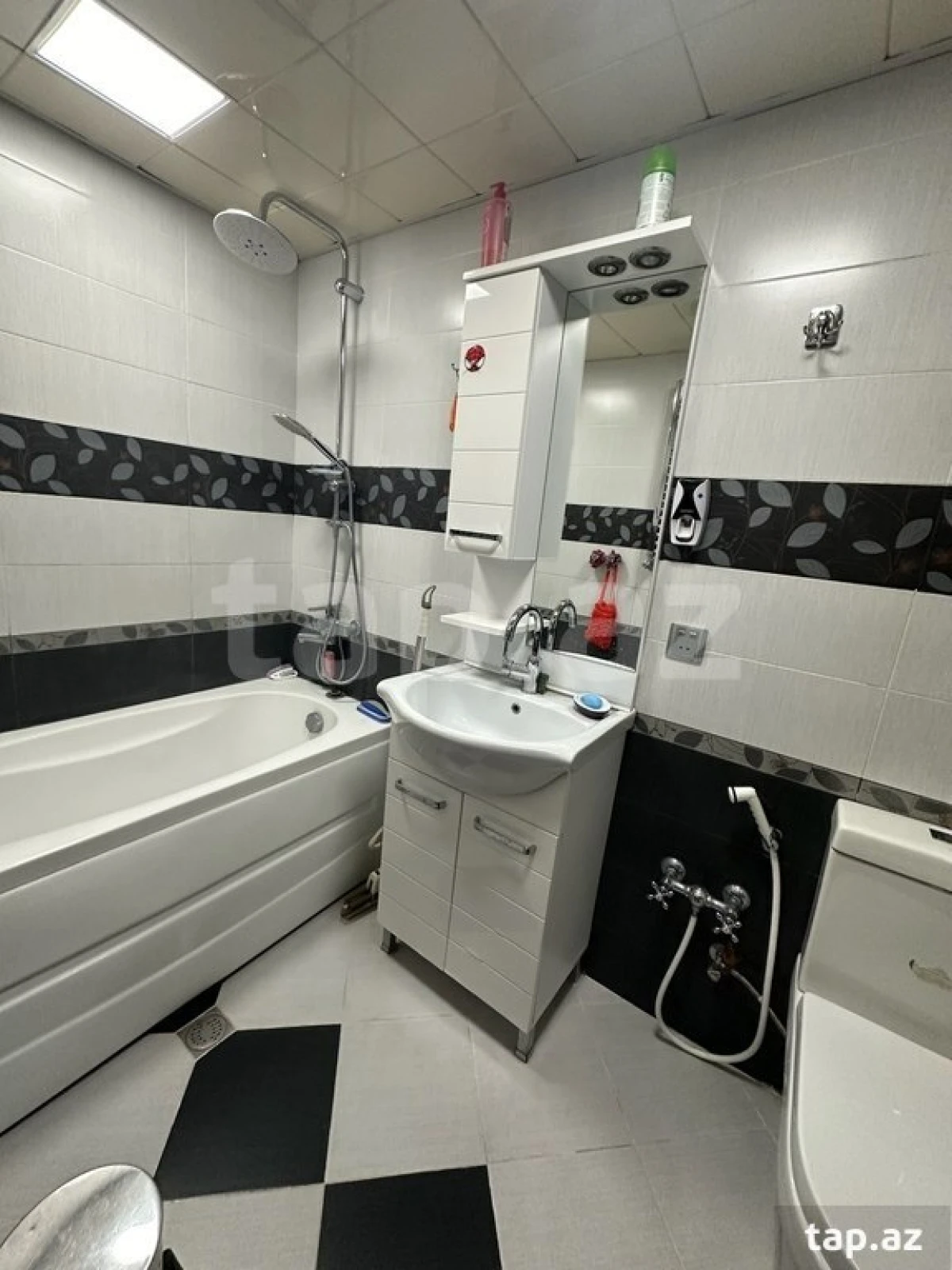 Kirayə verilir 3 otaqlı yeni tikili 70 m²