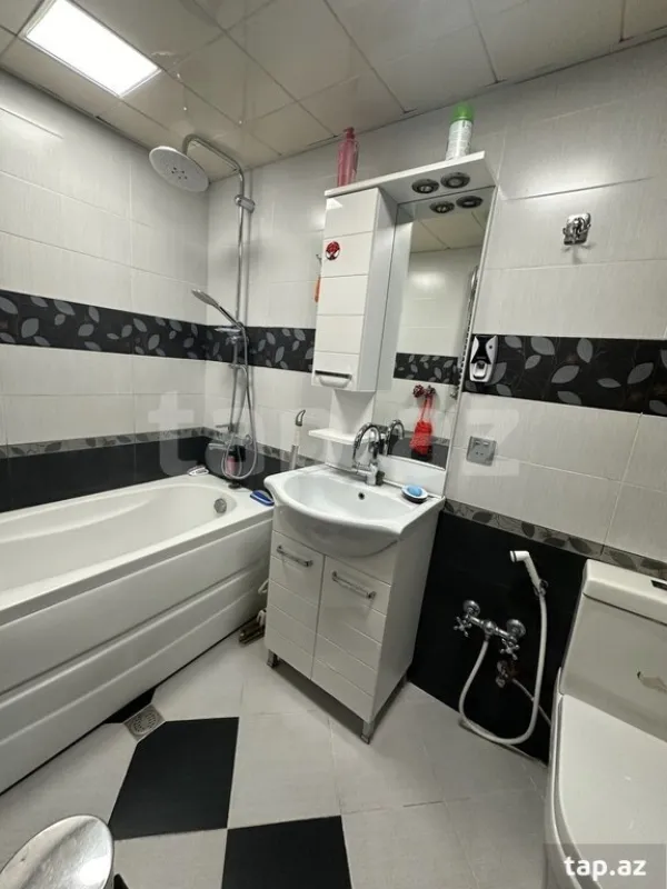 Kirayə verilir 3 otaqlı yeni tikili 70 m²