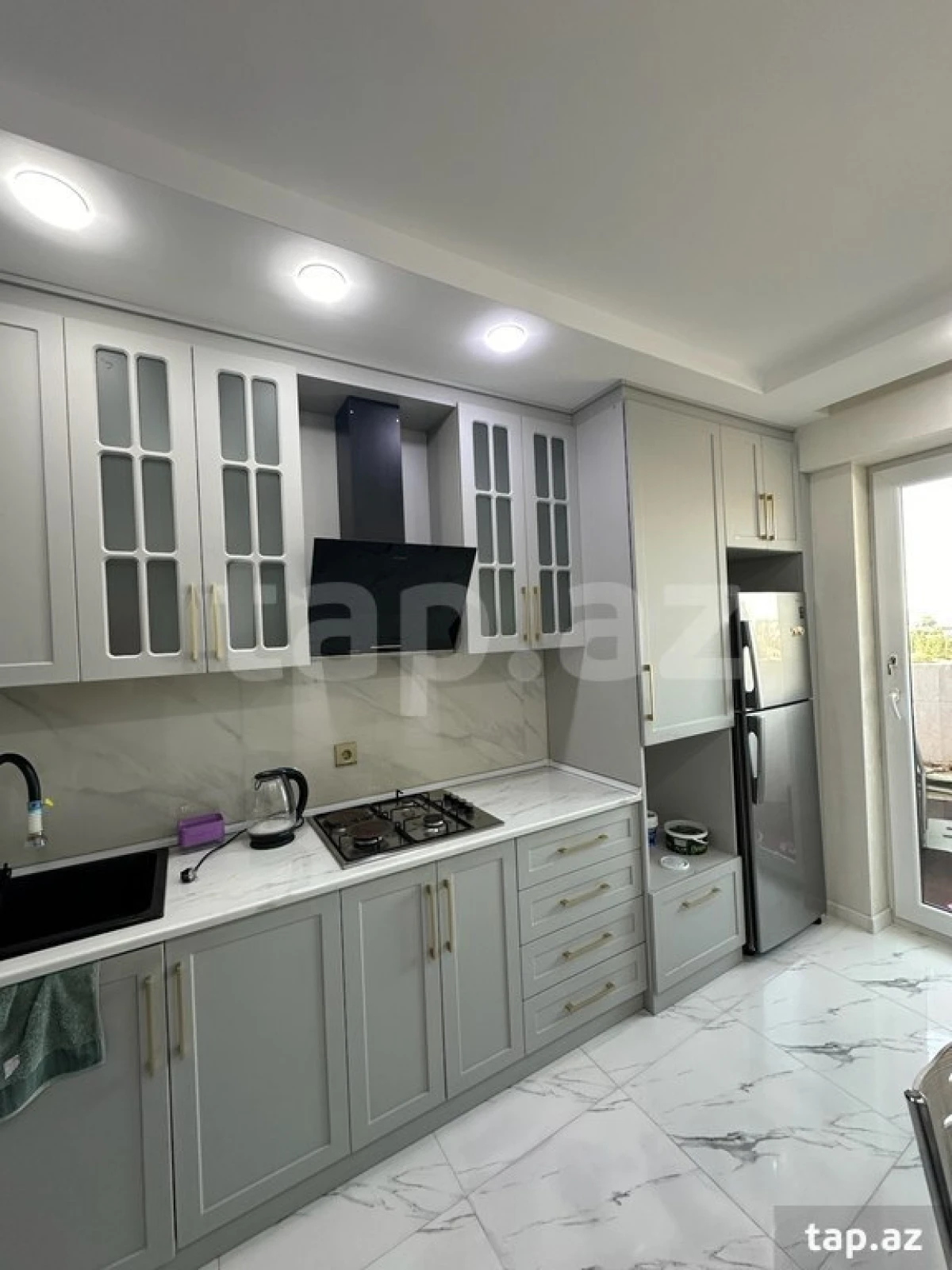 Kirayə verilir 3 otaqlı yeni tikili 70 m²