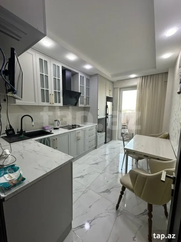 Kirayə verilir 3 otaqlı yeni tikili 70 m²