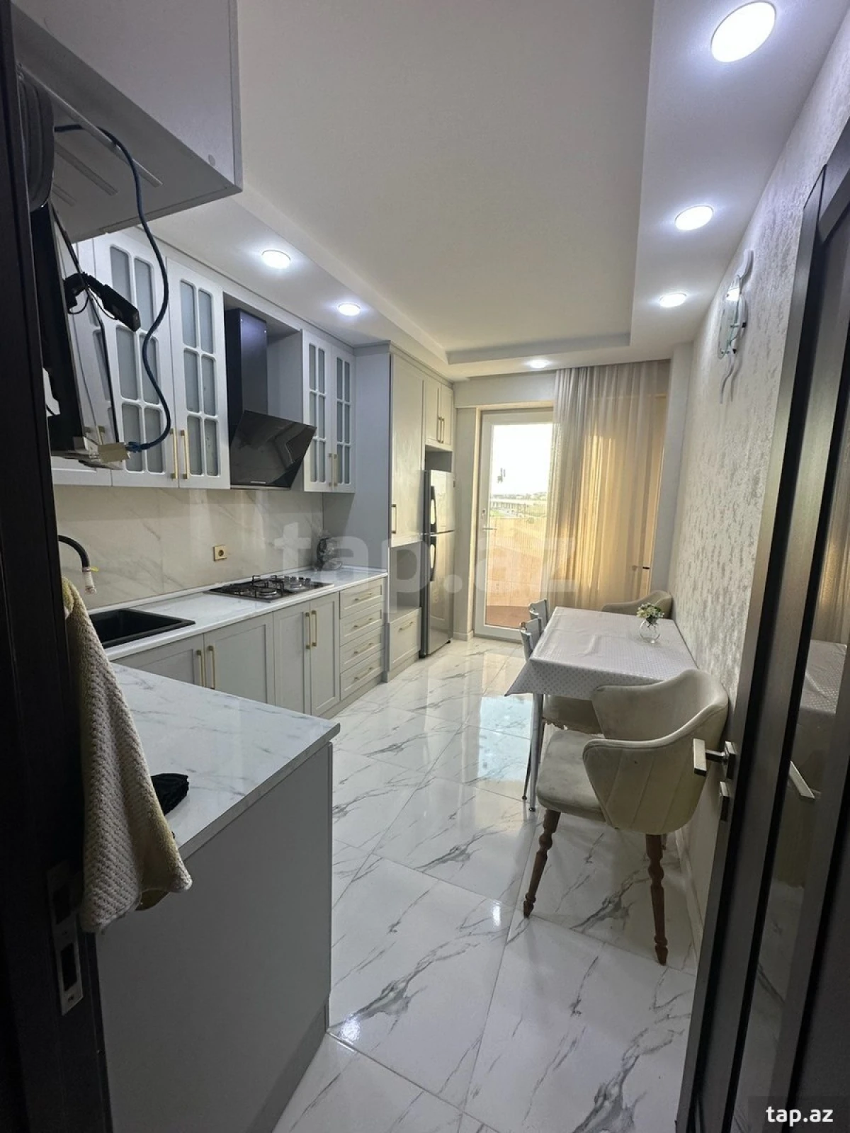 Kirayə verilir 3 otaqlı yeni tikili 70 m²