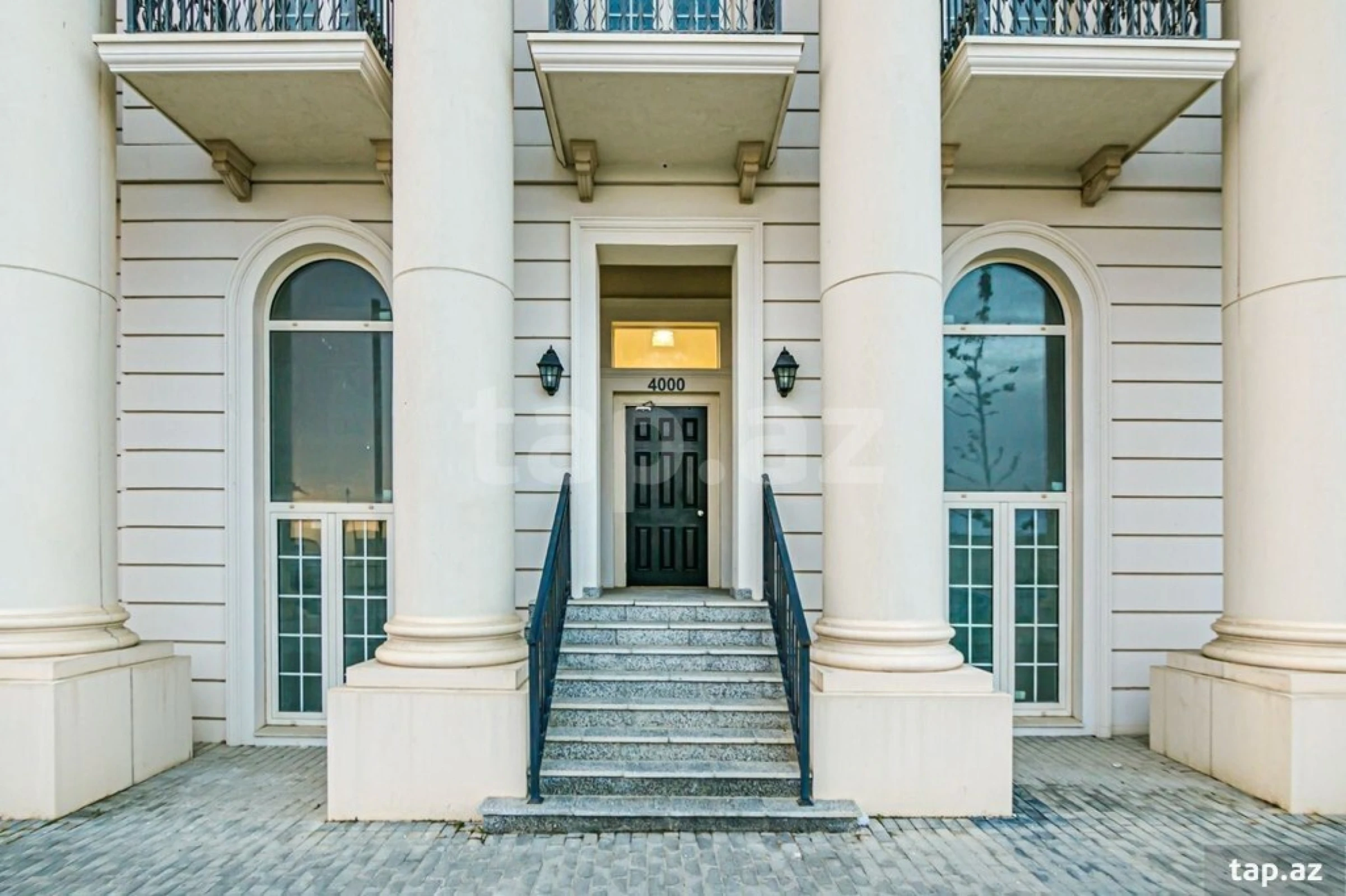 Kirayə verilir 3 otaqlı yeni tikili 150 m²