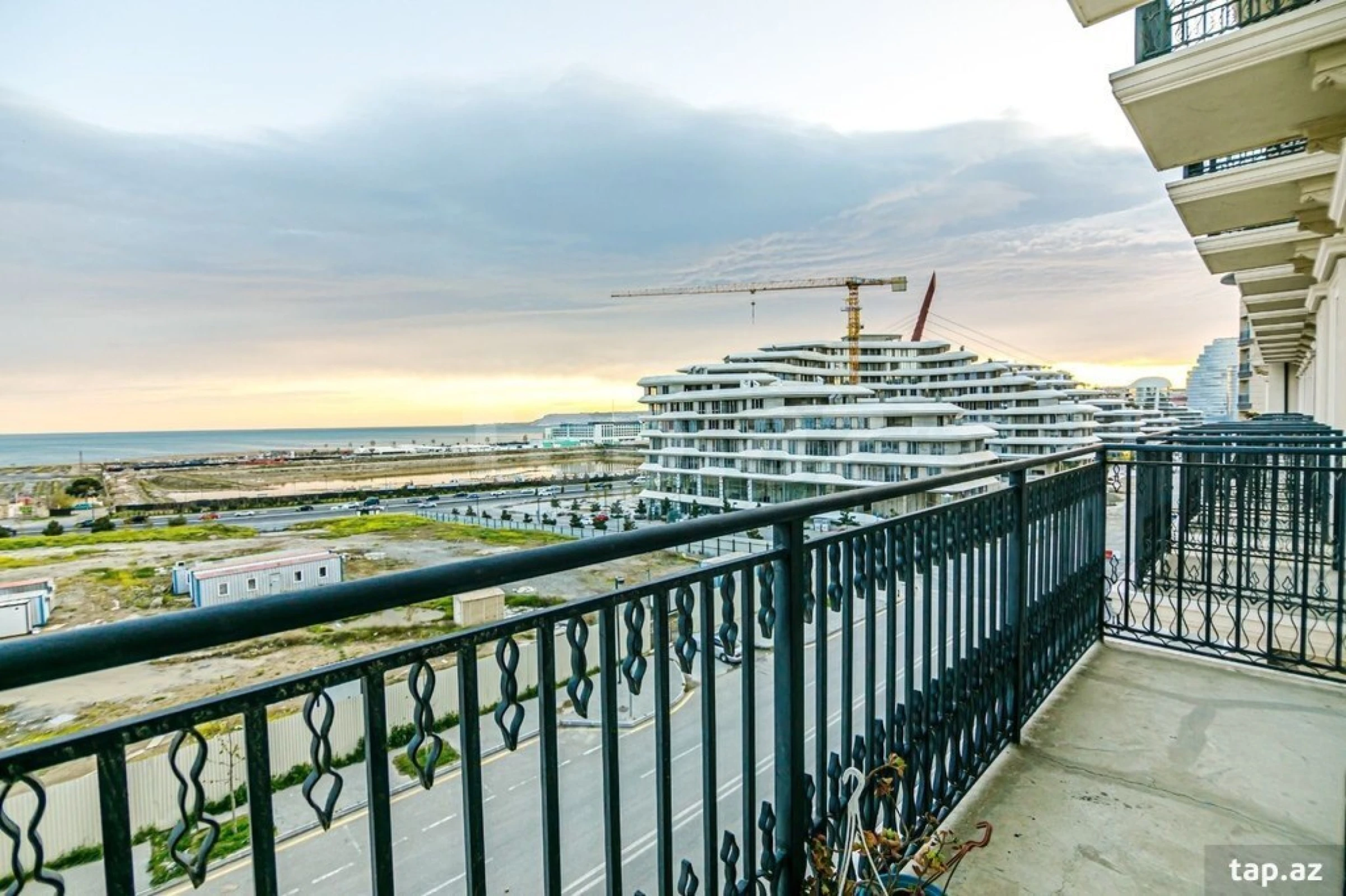 Kirayə verilir 3 otaqlı yeni tikili 150 m²