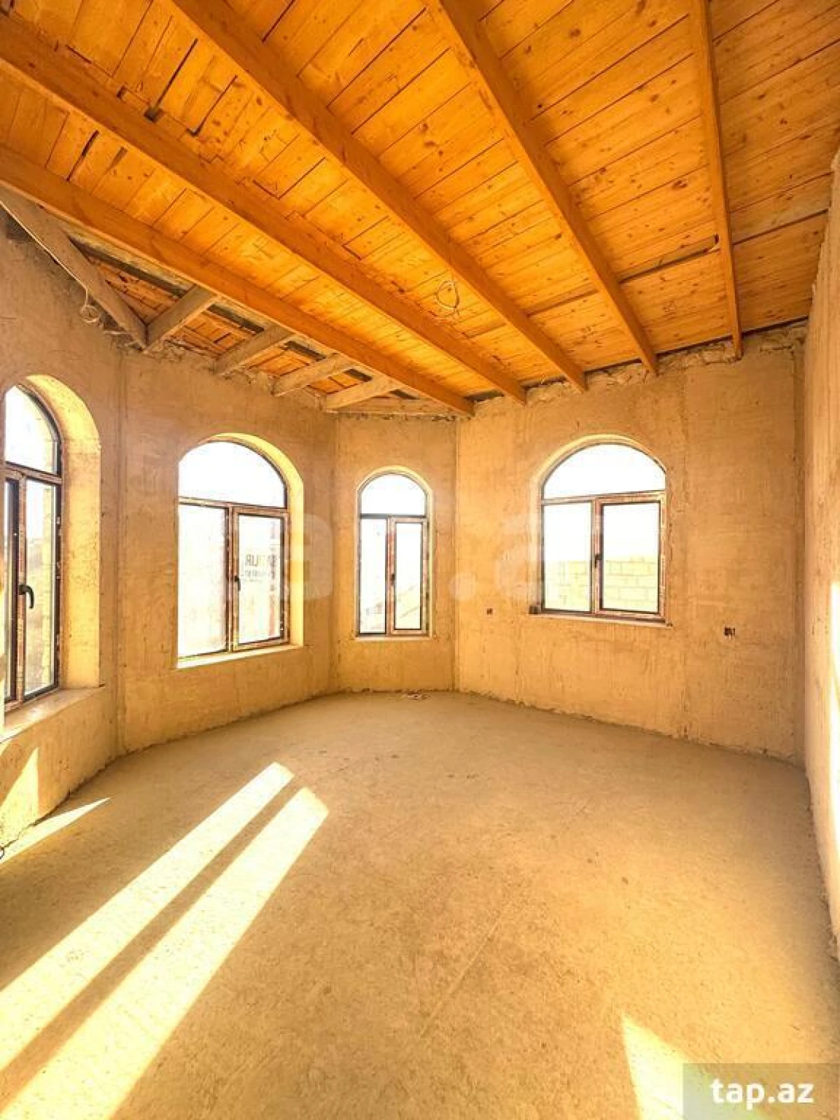 Satılır 7 otaqlı həyət evi