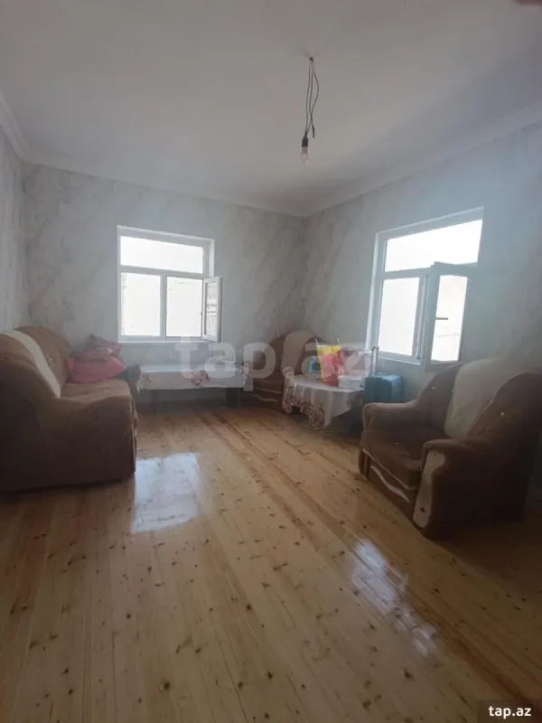 Satılır 4 otaqlı həyət evi