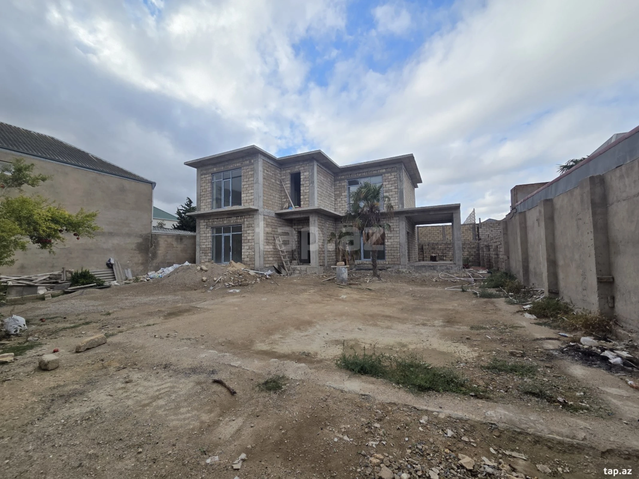 Satılır 7 otaqlı həyət evi 330 m²