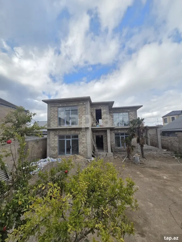 Satılır 7 otaqlı həyət evi 330 m²