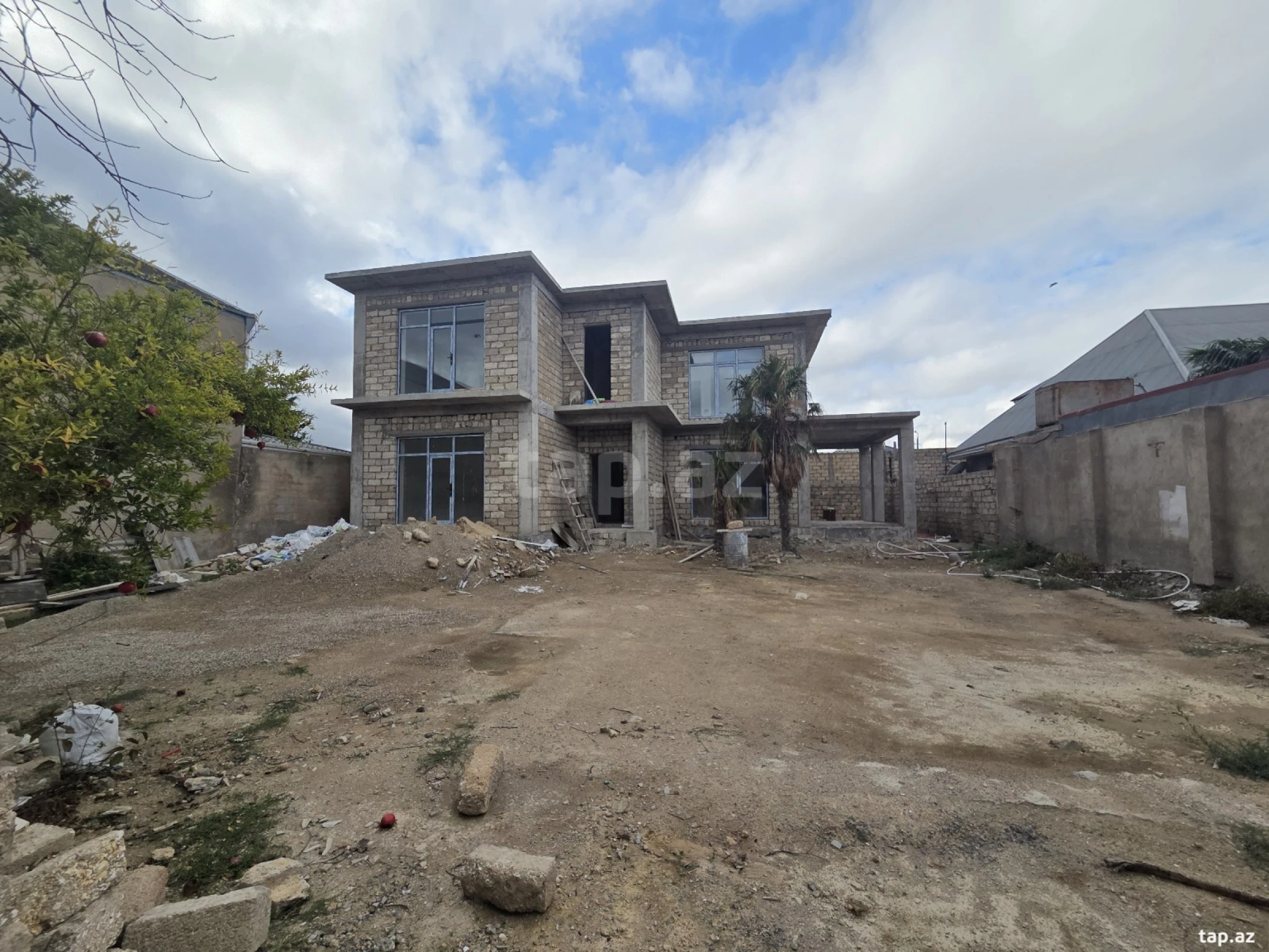 Satılır 7 otaqlı həyət evi 330 m²