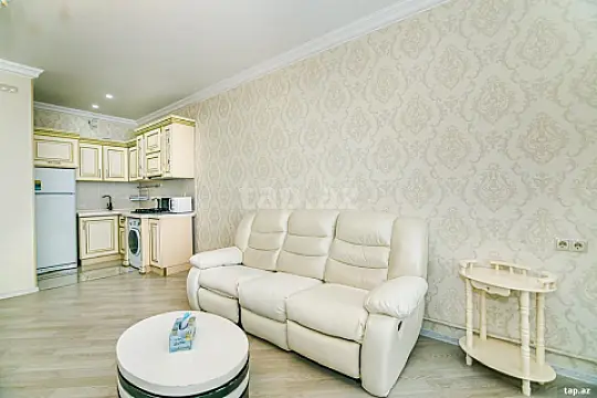 Kirayə verilir 2 otaqlı yeni tikili 100 m²