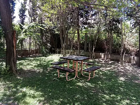 Satılır 10 otaqlı həyət evi