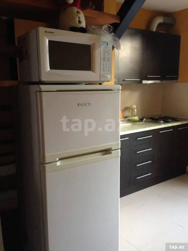 Satılır 10 otaqlı həyət evi