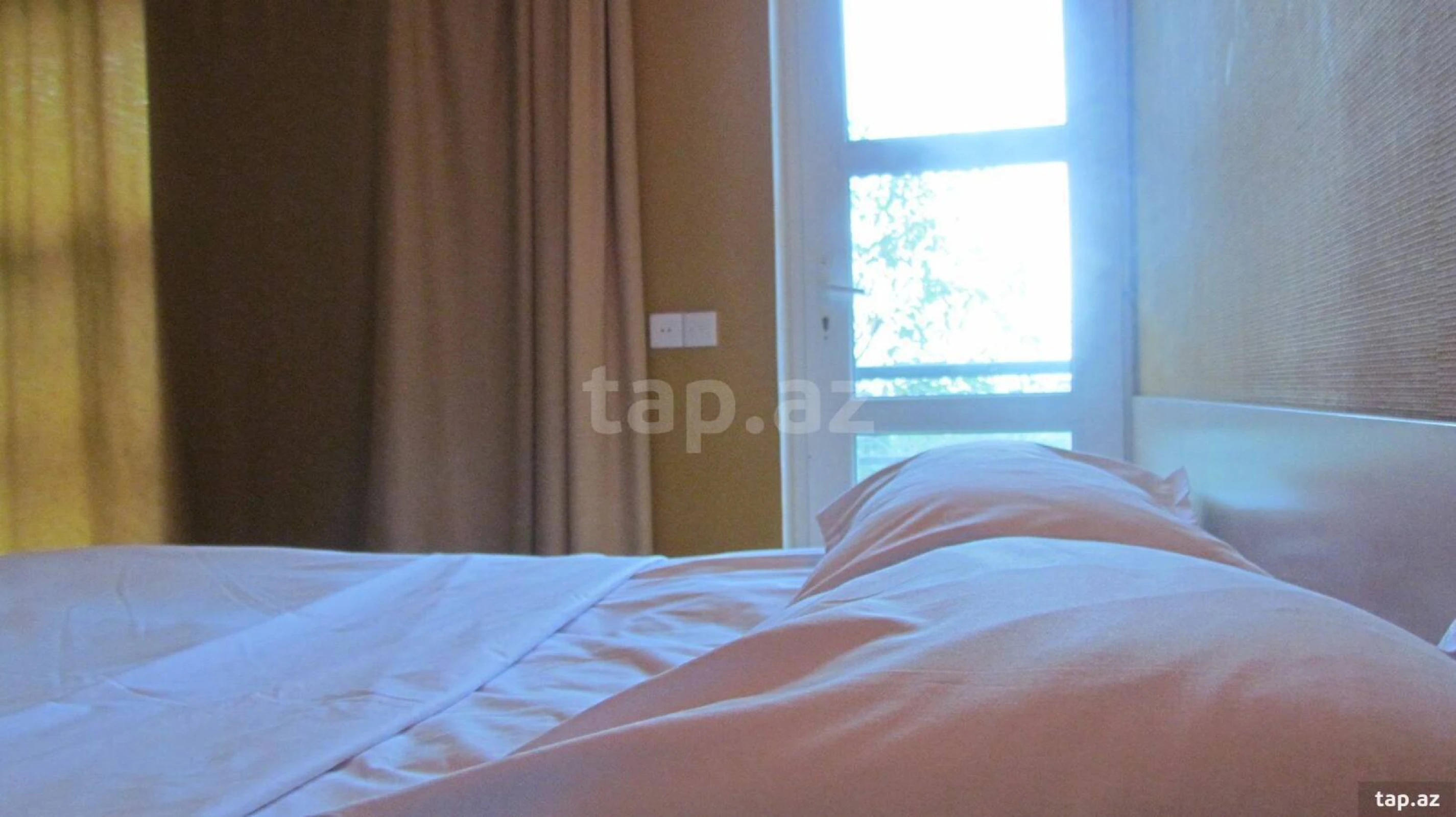 Satılır 10 otaqlı həyət evi